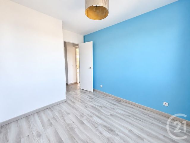 Appartement F3 bis à vendre - 3 pièces - 58.78 m2 - AVON - 77 - ILE-DE-FRANCE - Century 21 Parc & Château
