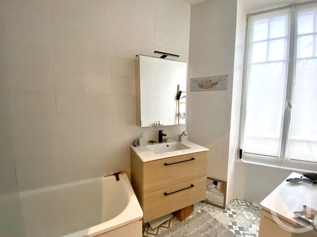 Appartement à vendre - 3 pièces - 54.53 m2 - FONTAINEBLEAU - 77 - ILE-DE-FRANCE - Century 21 Parc & Château