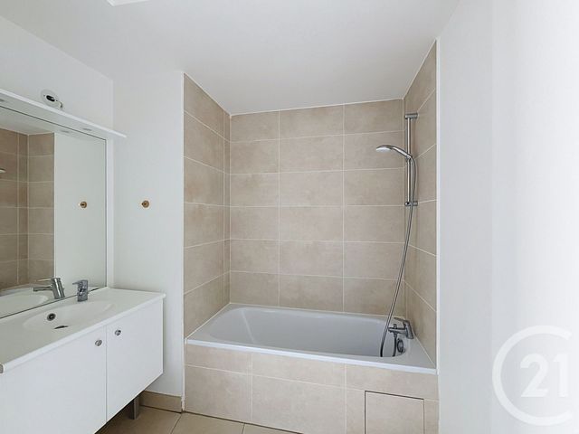 Appartement F4 à vendre - 4 pièces - 79.59 m2 - FONTAINEBLEAU - 77 - ILE-DE-FRANCE - Century 21 Parc & Château
